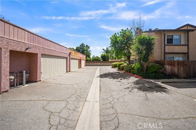 8435 Burnet 105, North Hills (los Angeles), CA 91343