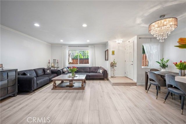 8435 Burnet 105, North Hills (los Angeles), CA 91343