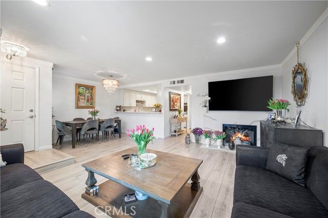 8435 Burnet 105, North Hills (los Angeles), CA 91343