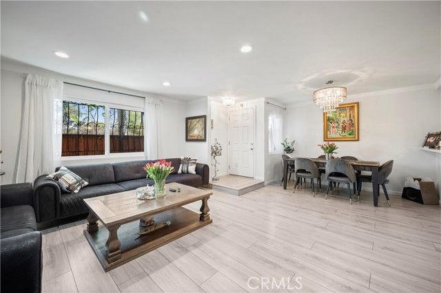 8435 Burnet 105, North Hills (los Angeles), CA 91343