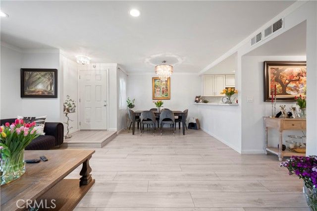 8435 Burnet 105, North Hills (los Angeles), CA 91343