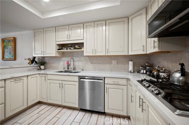 8435 Burnet 105, North Hills (los Angeles), CA 91343