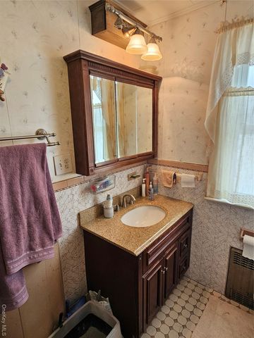 7757 76th Street, Glendale, NY 11385