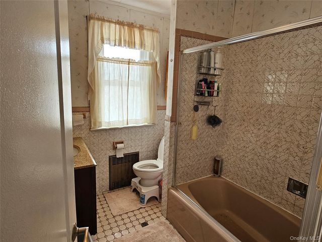 7757 76th Street, Glendale, NY 11385