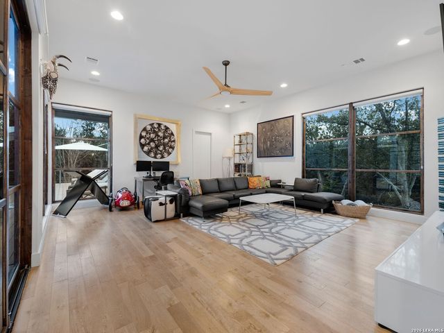 2 Via Aragon, San Antonio, TX 78257