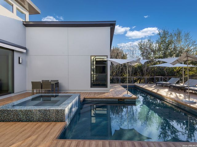 2 Via Aragon, San Antonio, TX 78257