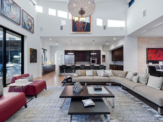 2 Via Aragon, San Antonio, TX 78257