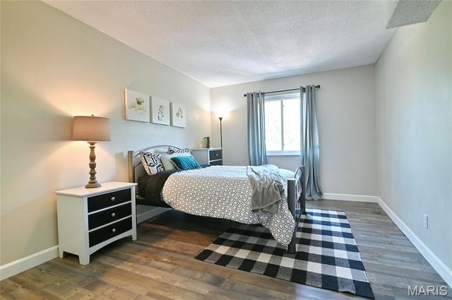 2745 Westphalia Court F, Oakville, MO 63129
