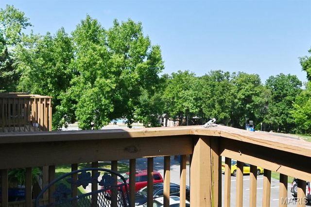 2745 Westphalia Court F, Oakville, MO 63129