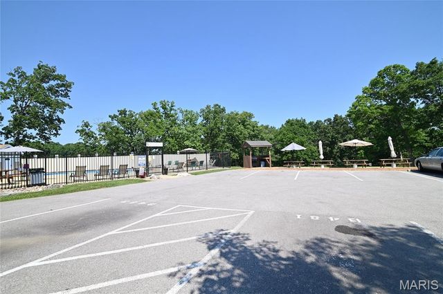 2745 Westphalia Court F, Oakville, MO 63129