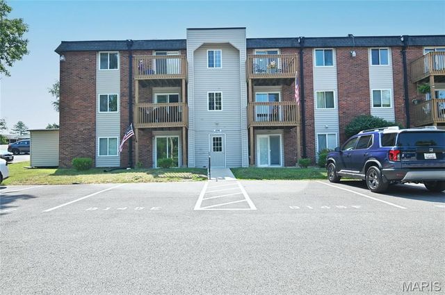 2745 Westphalia Court F, Oakville, MO 63129