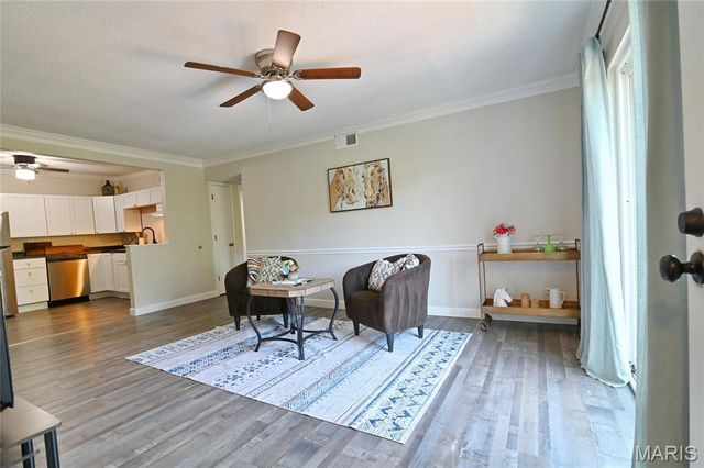2745 Westphalia Court F, Oakville, MO 63129
