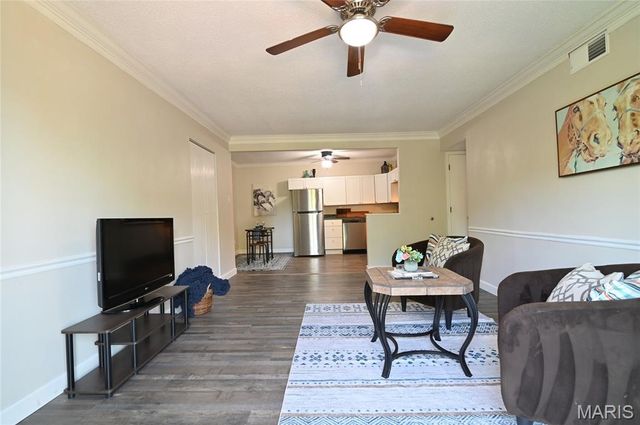 2745 Westphalia Court F, Oakville, MO 63129