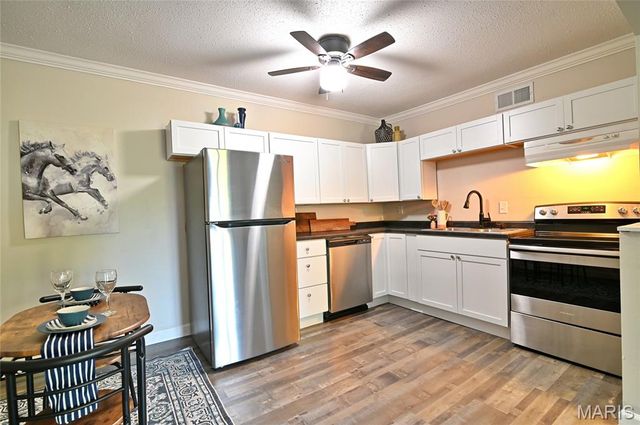 2745 Westphalia Court F, Oakville, MO 63129