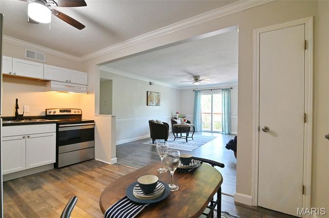 2745 Westphalia Court F, Oakville, MO 63129