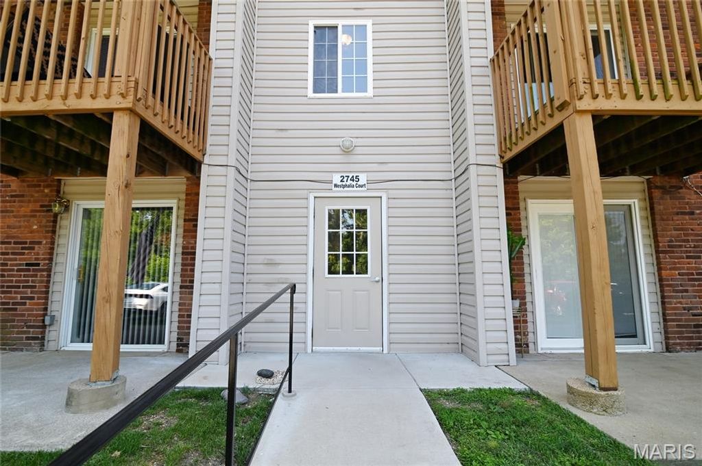 2745 Westphalia Court F, Oakville, MO 63129