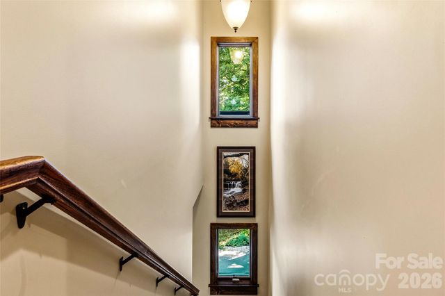 136 Merrills Ridge Road, Asheville, NC 28803