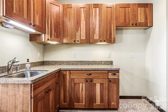 136 Merrills Ridge Road, Asheville, NC 28803