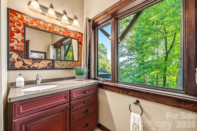 136 Merrills Ridge Road, Asheville, NC 28803