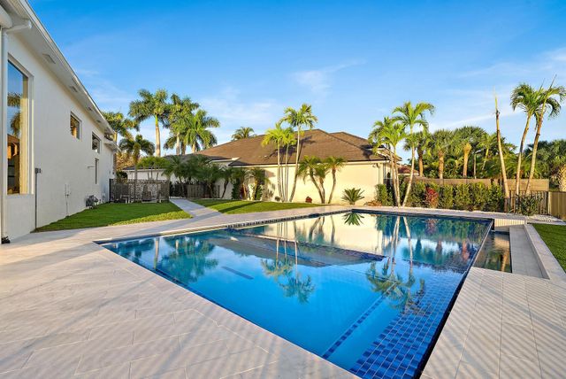 10284 Sand Cay Lane, West Palm Beach, FL 33412