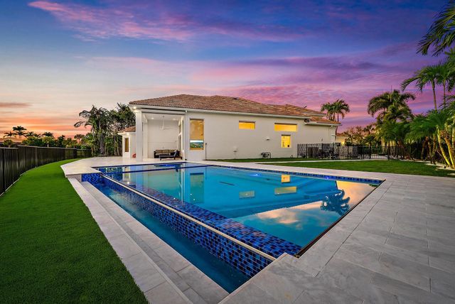 10284 Sand Cay Lane, West Palm Beach, FL 33412