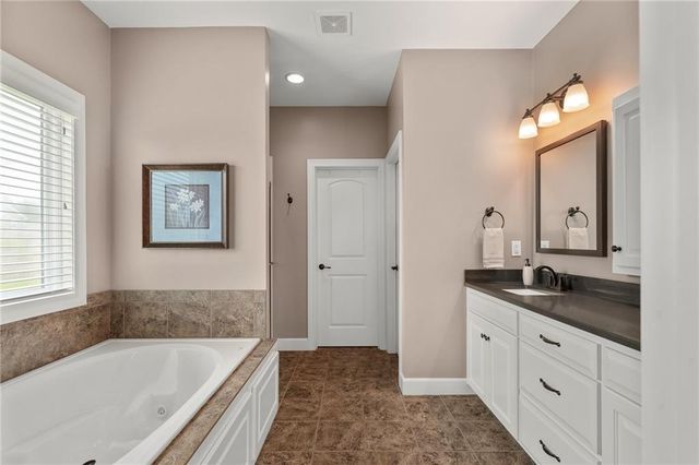 13286 Davis Avenue, Bonner Springs, KS 66012