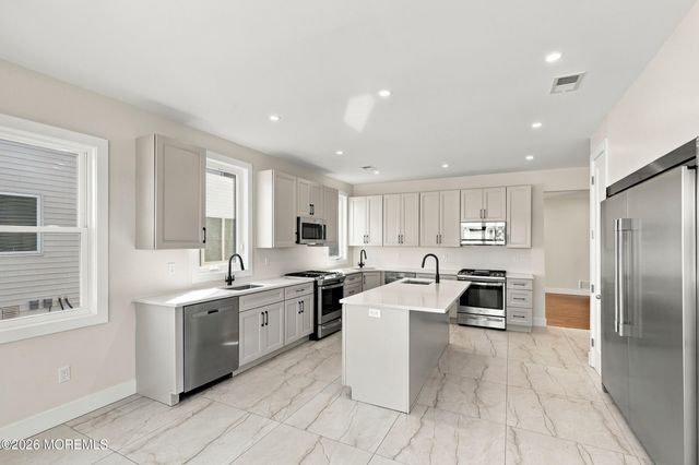 67 Edgecomb Avenue, Lakewood, NJ 08701