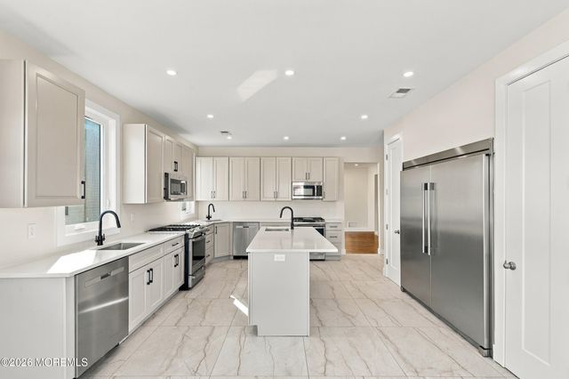 67 Edgecomb Avenue, Lakewood, NJ 08701
