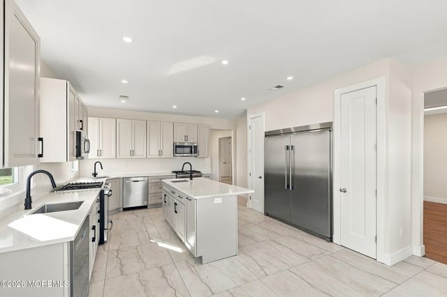 67 Edgecomb Avenue, Lakewood, NJ 08701