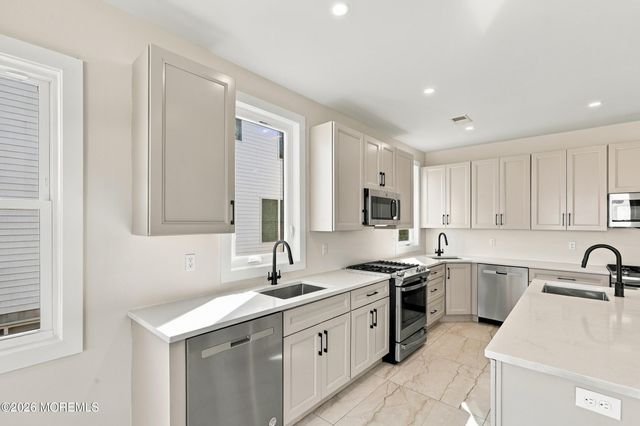 67 Edgecomb Avenue, Lakewood, NJ 08701