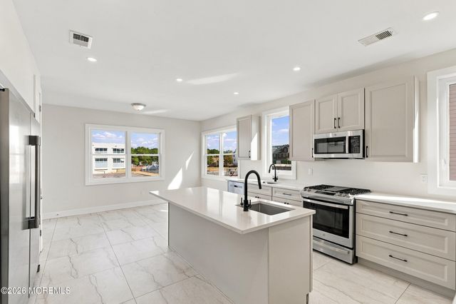 67 Edgecomb Avenue, Lakewood, NJ 08701