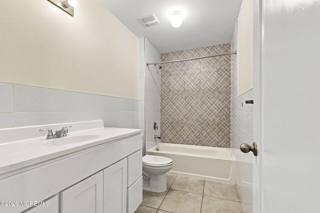 67 Edgecomb Avenue, Lakewood, NJ 08701