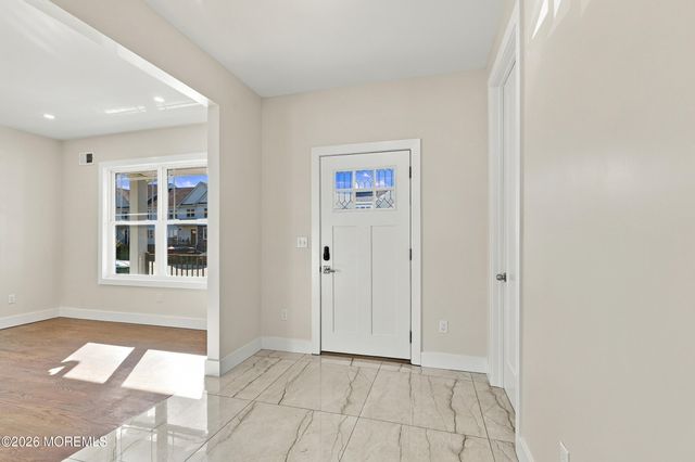 67 Edgecomb Avenue, Lakewood, NJ 08701