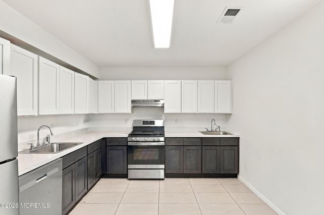 67 Edgecomb Avenue, Lakewood, NJ 08701