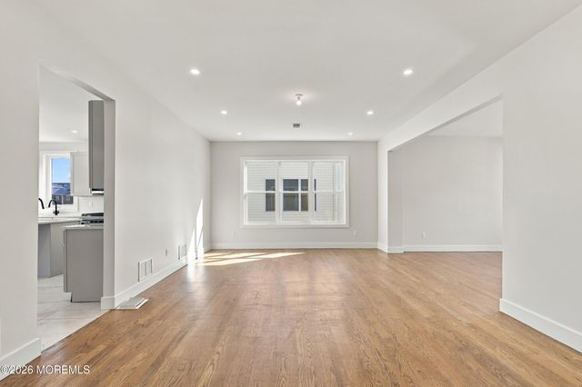 67 Edgecomb Avenue, Lakewood, NJ 08701