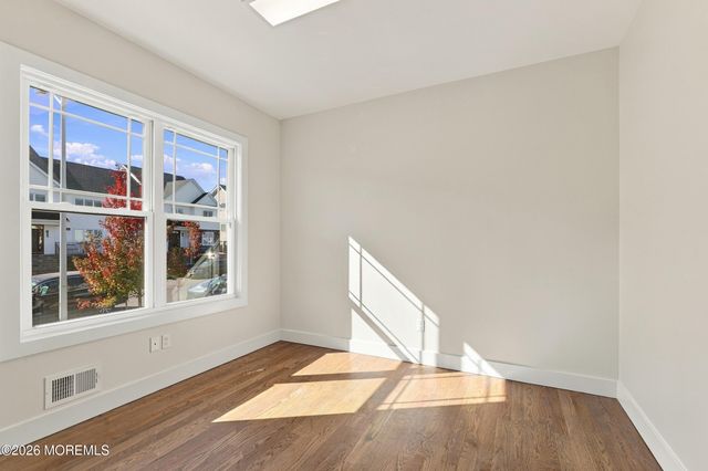 67 Edgecomb Avenue, Lakewood, NJ 08701