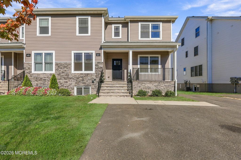 67 Edgecomb Avenue, Lakewood, NJ 08701