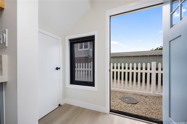 1758 Mikahala Way, Honolulu, HI 96816