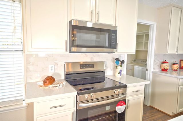 11822 Hillbrook Drive, Houston, TX 77070