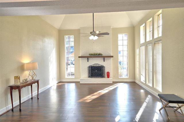 11822 Hillbrook Drive, Houston, TX 77070