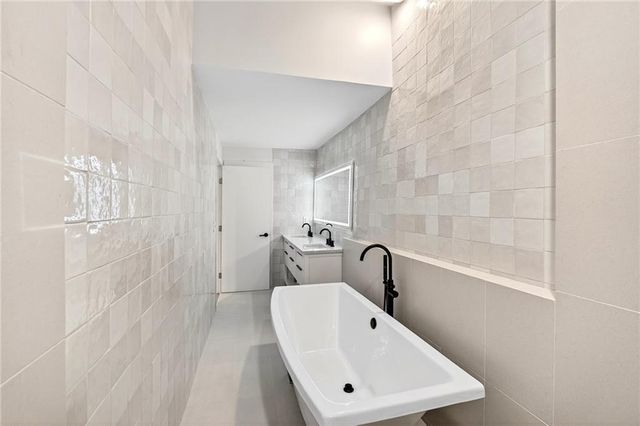 5020 Vallo Vista Court, Atlanta, GA 30342