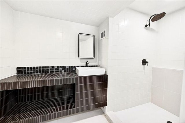 5020 Vallo Vista Court, Atlanta, GA 30342