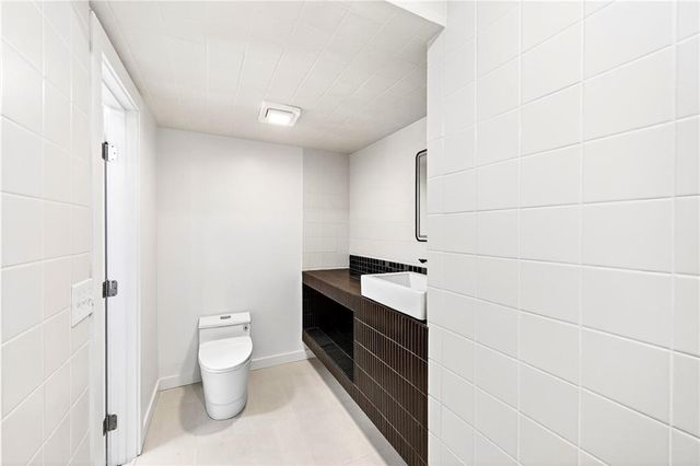 5020 Vallo Vista Court, Atlanta, GA 30342