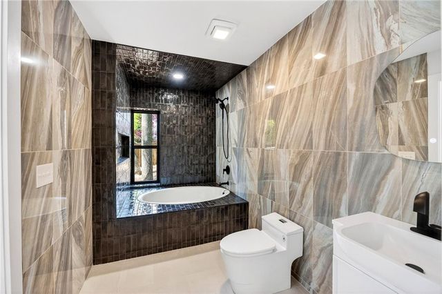 5020 Vallo Vista Court, Atlanta, GA 30342