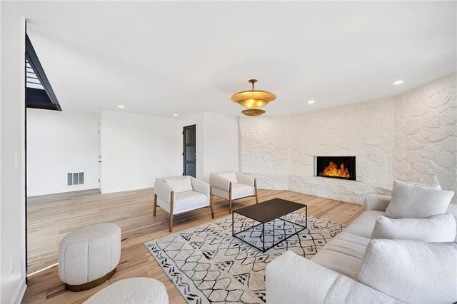 5020 Vallo Vista Court, Atlanta, GA 30342