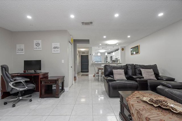 1177 NW 98th Terrace 132, Pembroke Pines, FL 33024