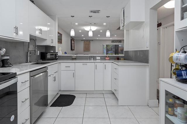 1177 NW 98th Terrace 132, Pembroke Pines, FL 33024