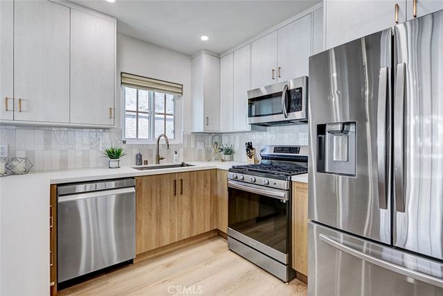 875 W 1st Street, San Pedro, CA 90731