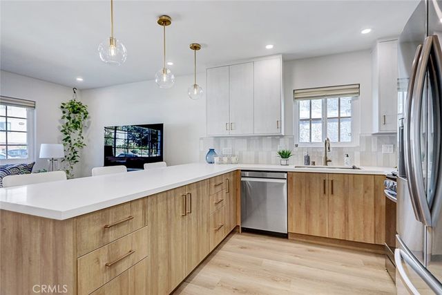 875 W 1st Street, San Pedro, CA 90731