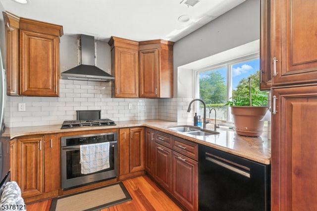 90 Canal St, Sayreville Boro, NJ 08872